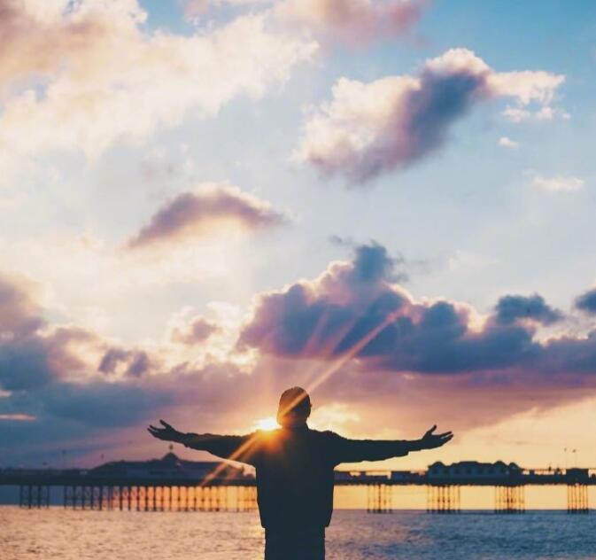 男人逆境励志图片