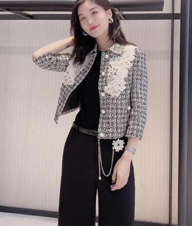 女性蕾丝穿衣搭配图