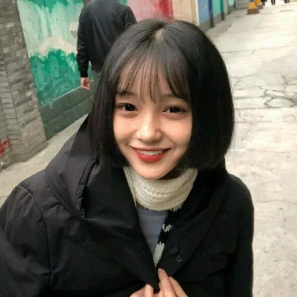 女生脸小还是脸大耐看,脸大的人比脸小的人更有福气吗