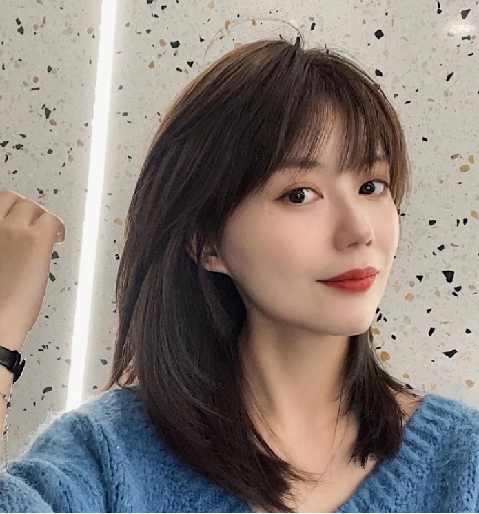 女人什么发型显年轻有朝气长相成熟的女生适合的发型