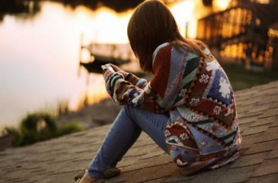 独自承受痛苦的图片