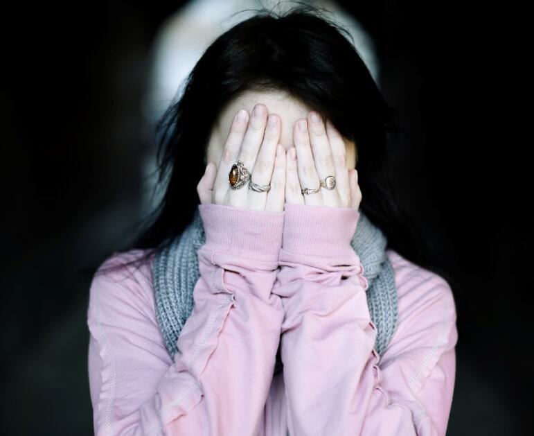 一秒泪崩的图片,难过伤心图片