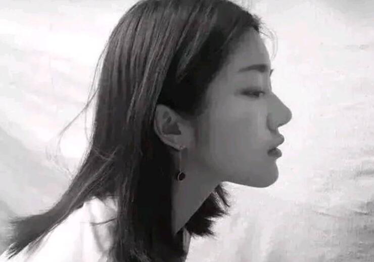 一秒泪崩难过的图片00