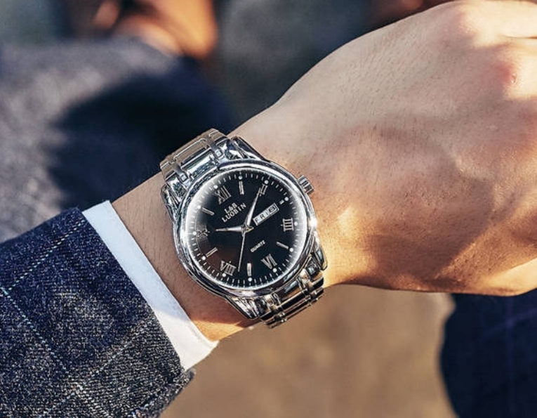 各种礼物暗示的含义，男人送女人钻戒的寓意