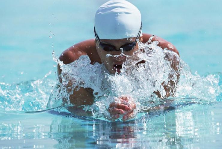 游泳为什么那么容易累,几种游泳姿势哪个最累