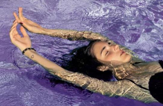 游泳为什么那么容易累,几种游泳姿势哪个最累