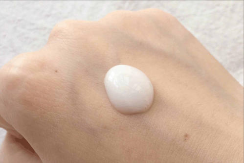 为什么晚上不建议用乳液,精华液白天用还是晚上用