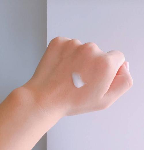 为什么晚上不建议用乳液,精华液白天用还是晚上用