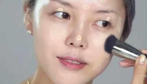 建议买气垫还是粉底液,素颜霜更好还是bb霜更好