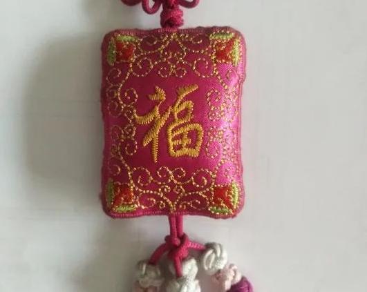 福袋里面装什么最吉利,一般祈福的福袋里面会装什么