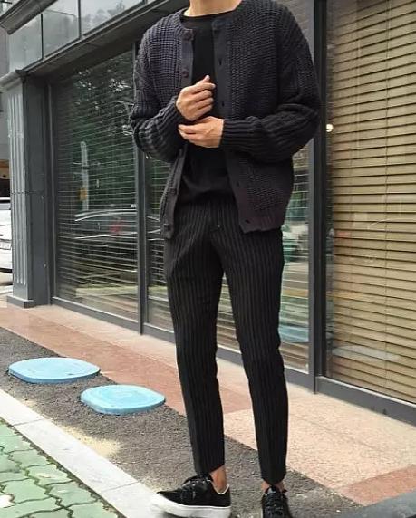 男生一身黑色给人什么感觉,男生穿一身黑给女生的感觉