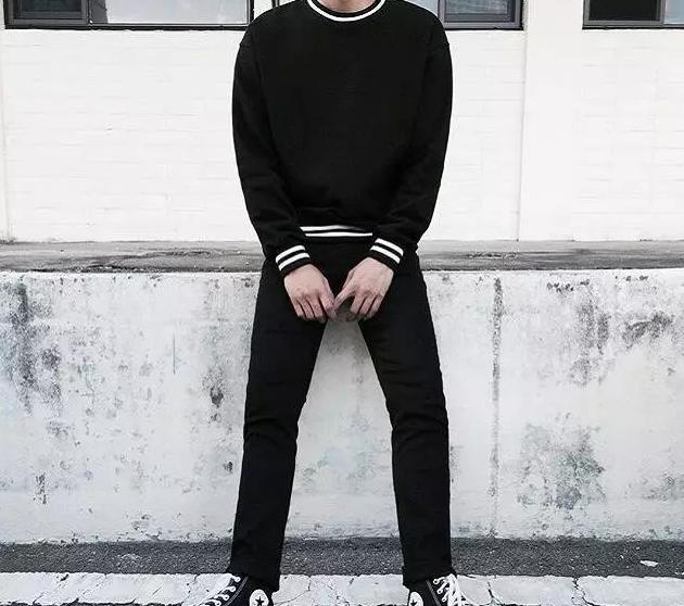 男生一身黑色给人什么感觉,男生穿一身黑给女生的感觉