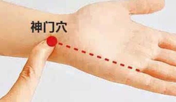 手镯戴左手还是右手好,女生银手镯戴左手右手
