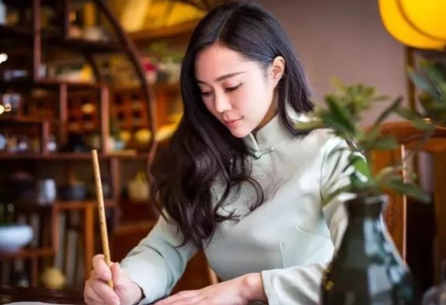 女人最有涵养的三个细节,很有涵养的女人的表现
