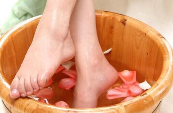 女人经常泡脚会年轻吗,女人经常泡脚可以滋阴吗