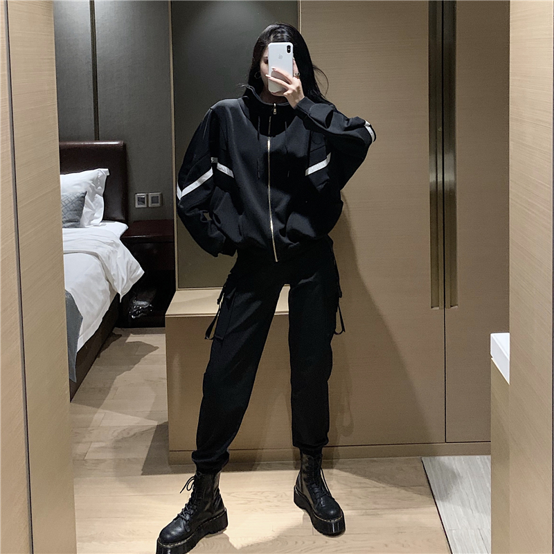 嘻哈风格适合什么人穿，女生的嘻哈风格怎么穿