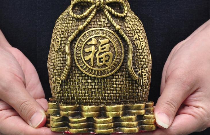 一辈子守不住财的生肖，家里有哪三个属相最好