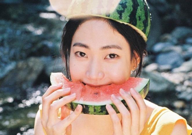 女生骨架瘦小是不是更紧致,如何判断自己皮肤的紧致程度