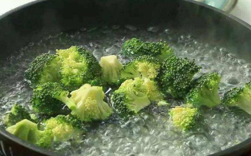 三种菜不能焯水,三种剩饭不能吃