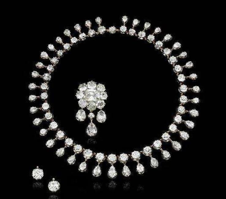 女人必备四样首饰，一个女人必备的首饰