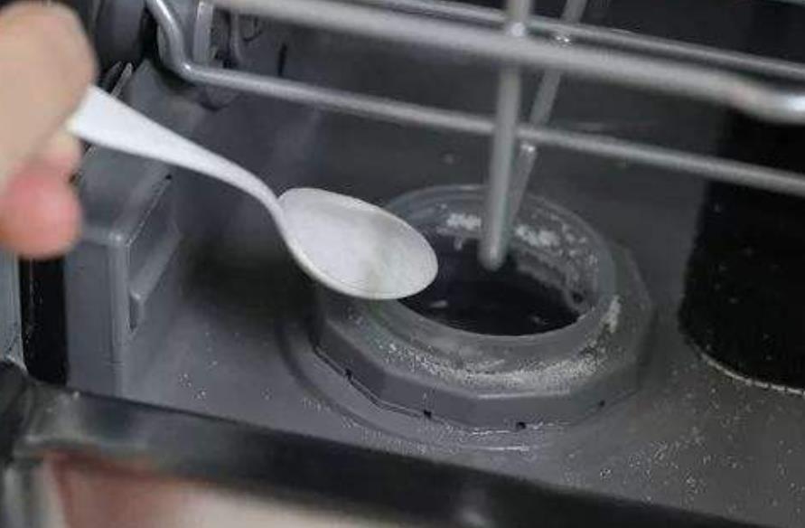 洗碗又快又干净的诀窍,洗碗工用什么方法能保护双手