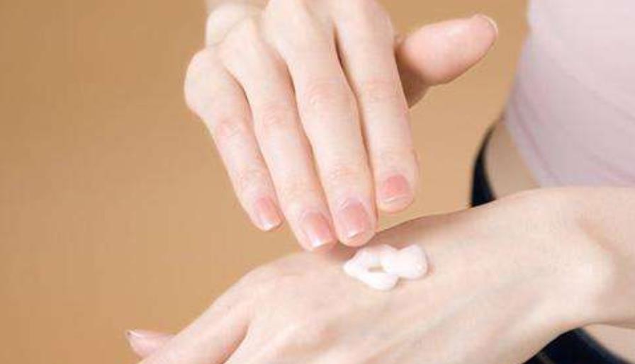 洗碗又快又干净的诀窍,洗碗工用什么方法能保护双手