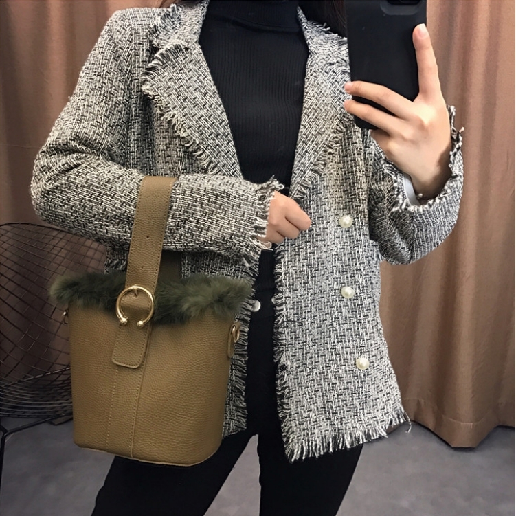 水桶包可以搭配大衣吗,冬天水桶包怎么搭配