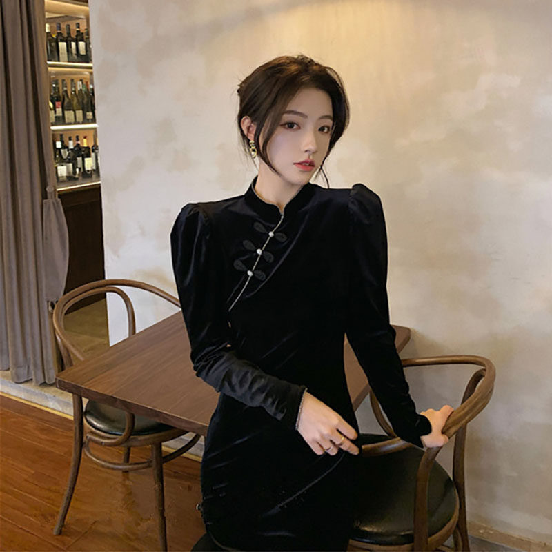 为什么穿灰色会显老，穿灰色和黑的哪个更老气