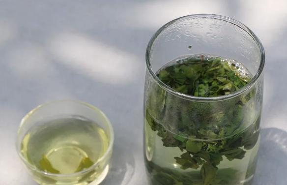 泡茶叶第一遍必须要倒掉吗,茶叶泡多长时间就必须倒掉