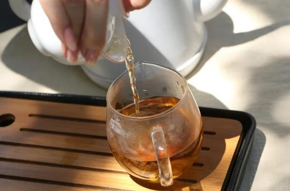 泡茶叶第一遍必须要倒掉吗,茶叶泡多长时间就必须倒掉