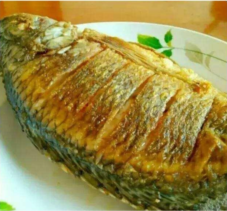 煎鱼不粘锅绝招，煎鱼怎么不粘锅不掉皮