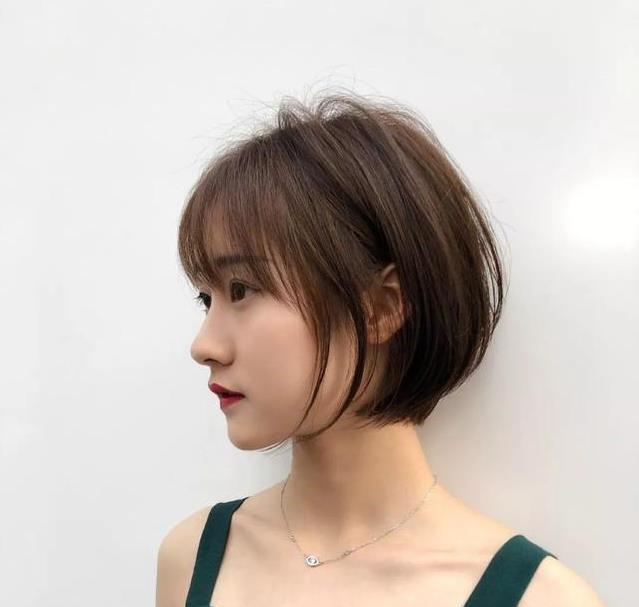 女士脸圆十大耐看短发,脸大脖子短女发型图