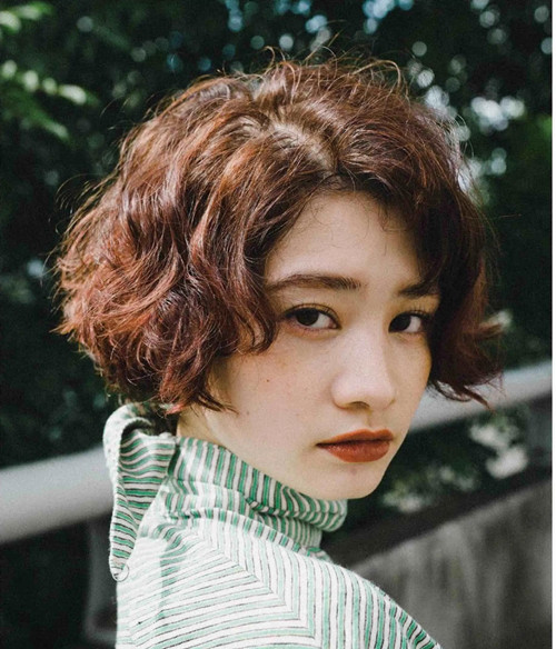 女士脸圆十大耐看短发,脸大脖子短女发型图