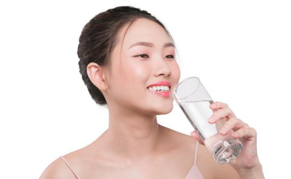 早晨喝水的三大禁忌,三种人不能早上喝水