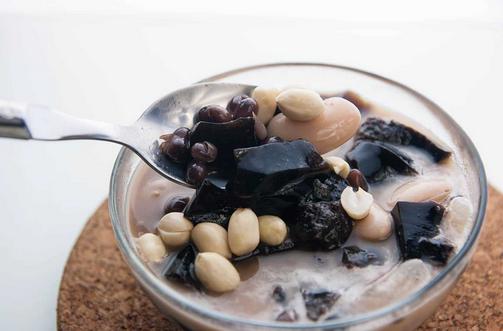 龟苓膏和烧仙草的区别,三种人不能吃龟苓膏