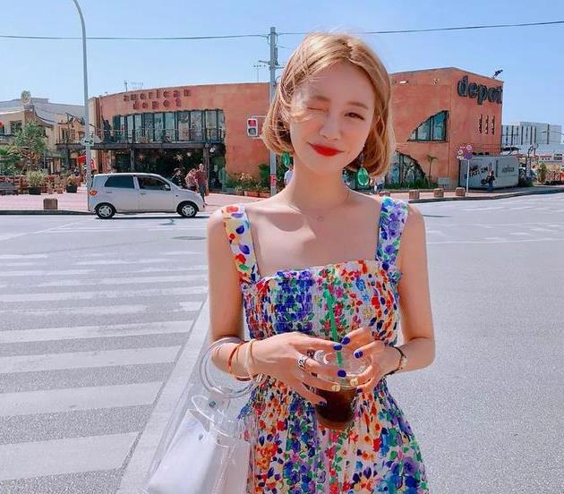 短发配什么裙子有气质，短发配什么衣服好看呢