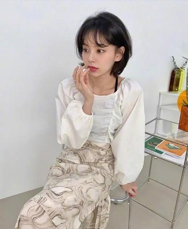 短发配什么裙子有气质，短发配什么衣服好看呢