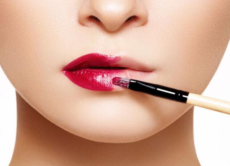 唇蜜和唇釉有什么区别，唇蜜和口红的涂抹顺序