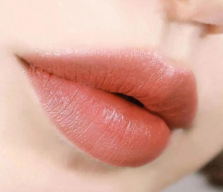 素颜最自然的口红颜色，女性长期涂口红有害吗