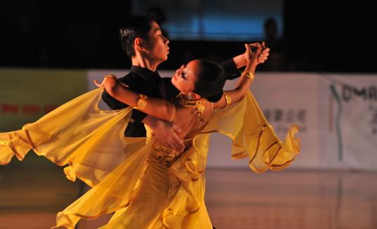国标舞和拉丁舞的区别，国标舞包括哪几种舞