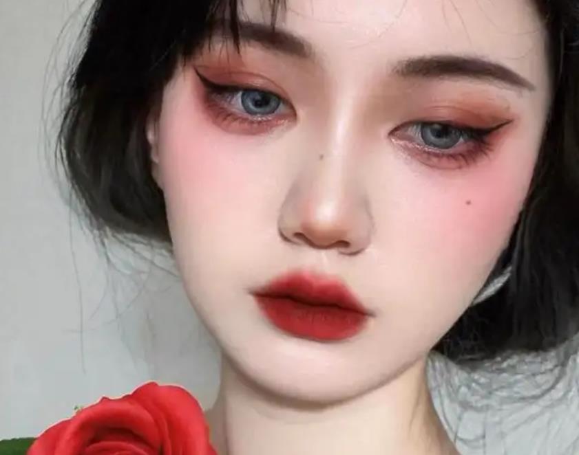 女人眼睛很媚是什么眼型,妩媚的女人是什么眼型