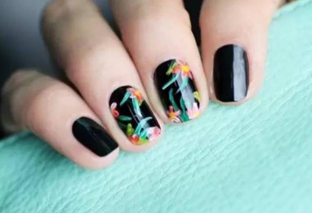 为什么有的男生不喜欢女生涂指甲