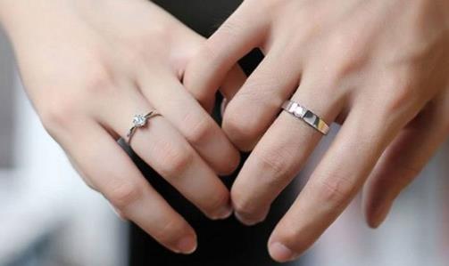 女生戴中指戒指能追吗，为什么戴婚戒的女人你就别再追了
