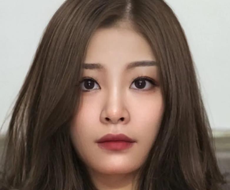 中庭偏长适合什么发型,中庭偏长的女生适合剪刘海吗