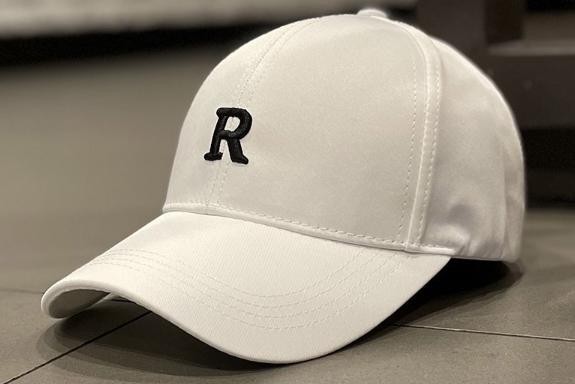 帽子上r字母是什么牌子，帽子带r图案的是什么牌子
