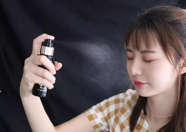 定妆喷雾的正确使用方法,定妆喷雾和散粉哪个好用
