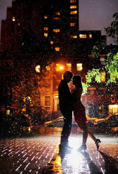 躺在怀里撒娇的图片,女人被男人拥抱的图片