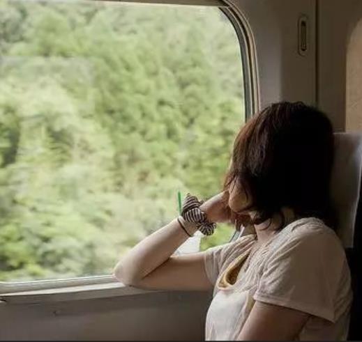 心累压抑憋屈的图片