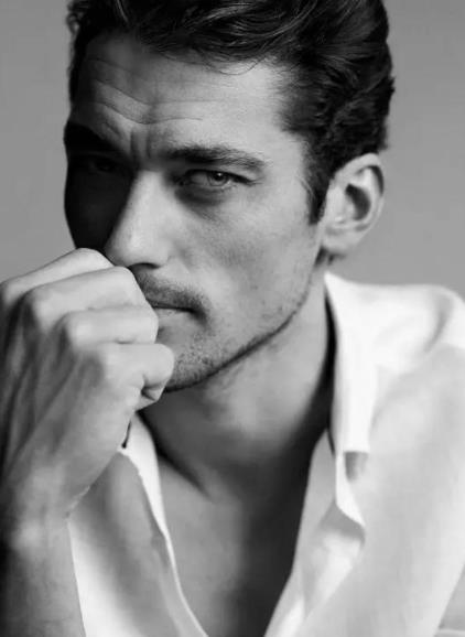 散发荷尔蒙的男人图片