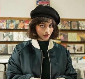 夏天戴帽子怎样显脸小,短发型戴什么帽子好看